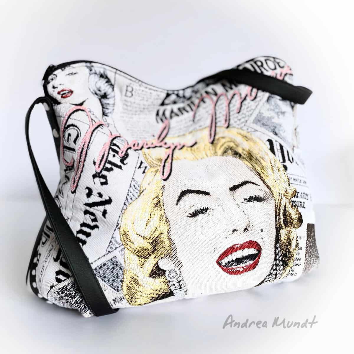 Kunstvolle Stofftasche mit Marilyn Monroe und Zeitungsausschnitten.