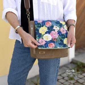 Ruana Messenger Bag