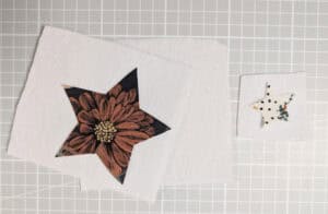 Stoff-Lesezeichen mit Sternmuster und Weihnachtsdeko.